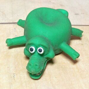 VINTAGE RARE GREENBRIER INTERNATIONAL SQUISHY ALLIGATOR COLLECTIBLE STRETCHY